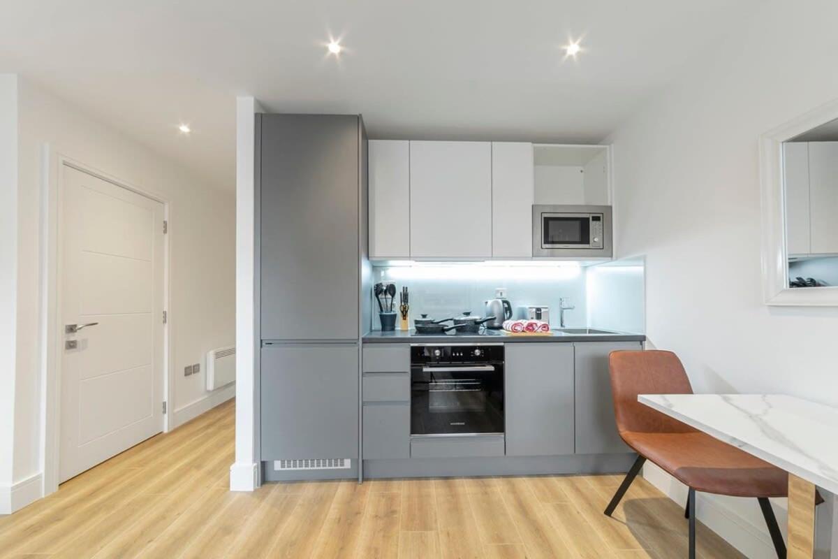 Spacious And Bright Studio In Ист-Гринстед Экстерьер фото